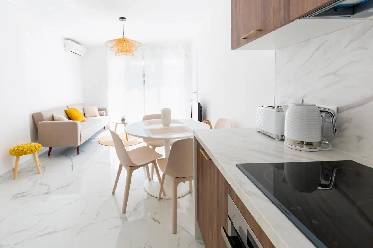 Appartement Luxueux 2 pièces - Terrasse - 100 m de Monaco à Beausoleil