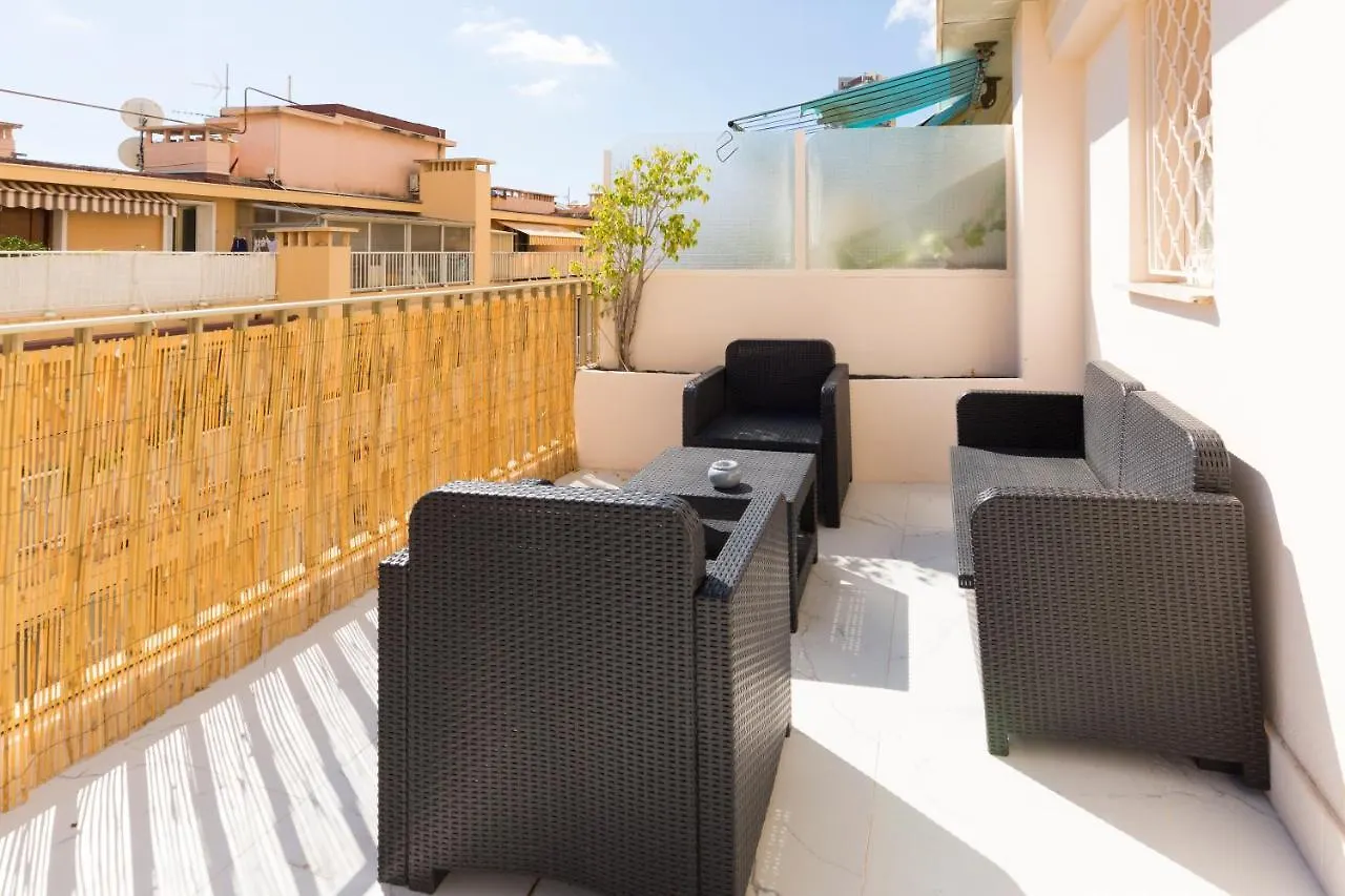 Appartement Luxueux 2 pièces - Terrasse - 100 m de Monaco à Beausoleil