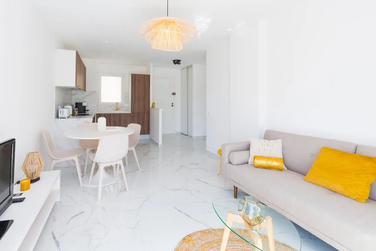 Appartement Luxueux 2 pièces - Terrasse - 100 m de Monaco à Beausoleil France